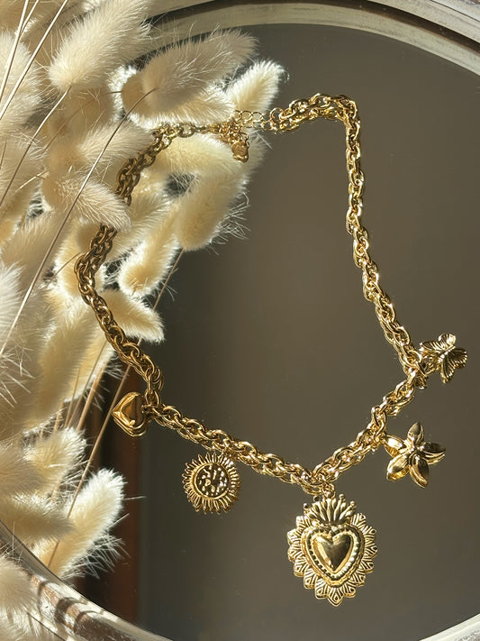 Collier doré ex-voto sera les piplettes