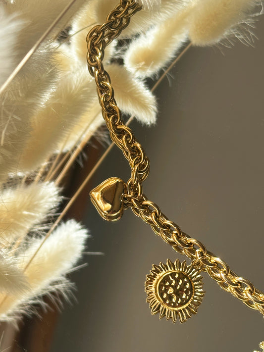 Collier doré ex-voto sera les piplettes