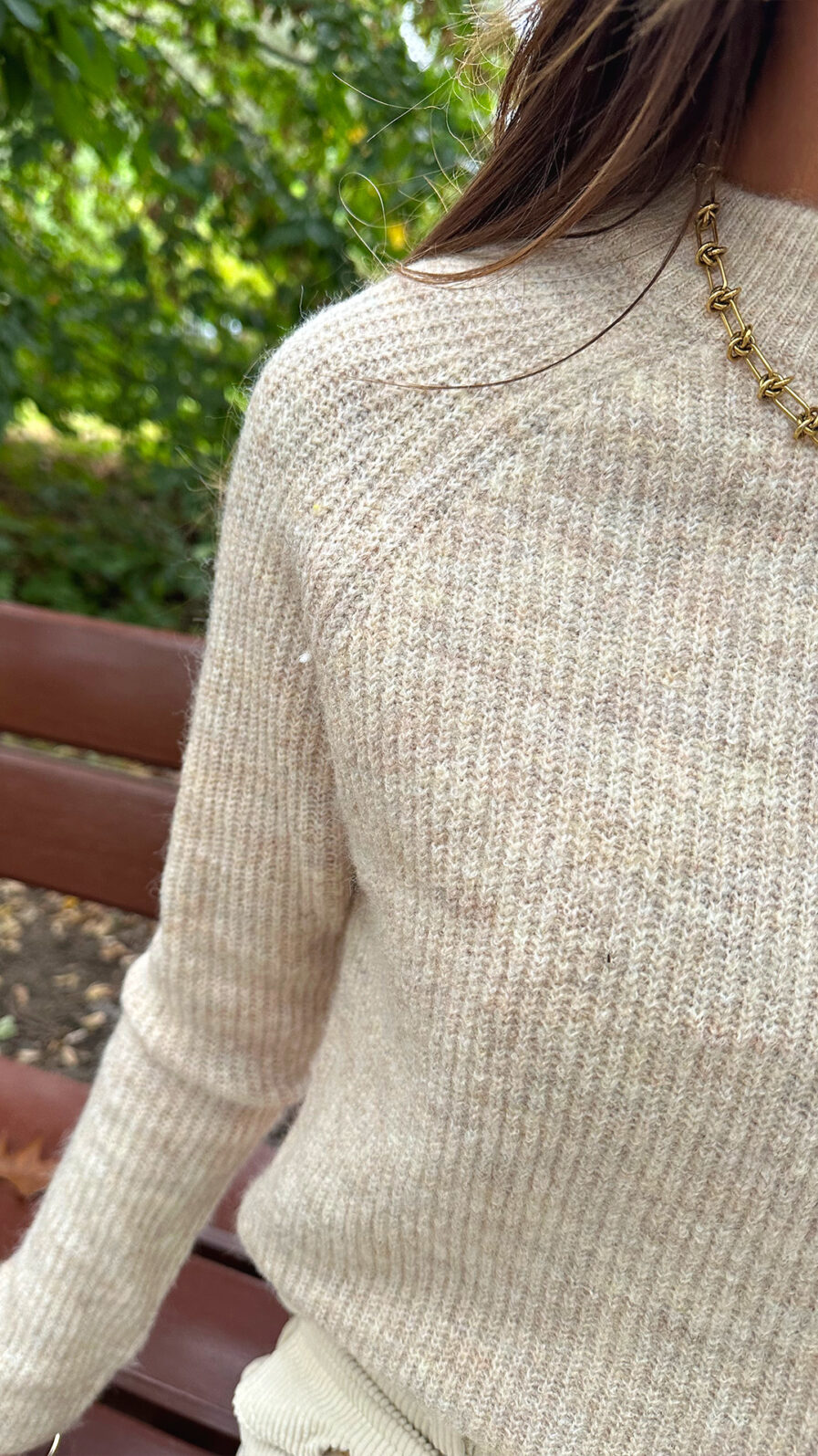 Notre nouveau pull Seyana beige tout doux sera parfait pour la saison automnale ! Coupe droite Col rond Maille douce Modèle chaud, idéal pour les jours plus froids Il sera parfait sous une veste mi-saison ou en superposition au dessus d’une robe avec une jolie paire de bottines ou de baskets !