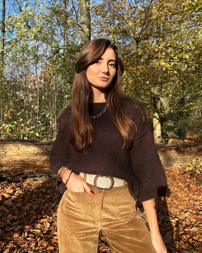 Pull MILO porté par la modèle